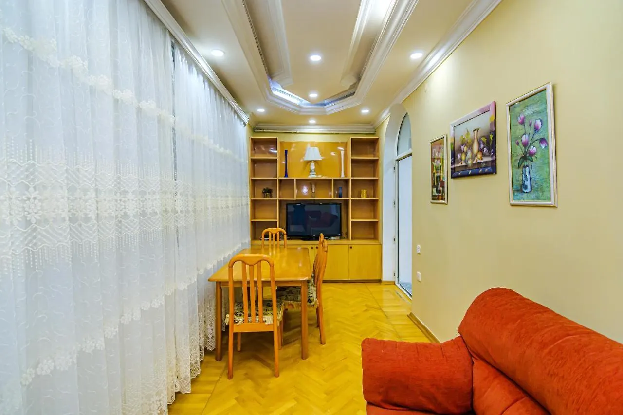 Targovu Nizami Street 4 Room Baku Apartment