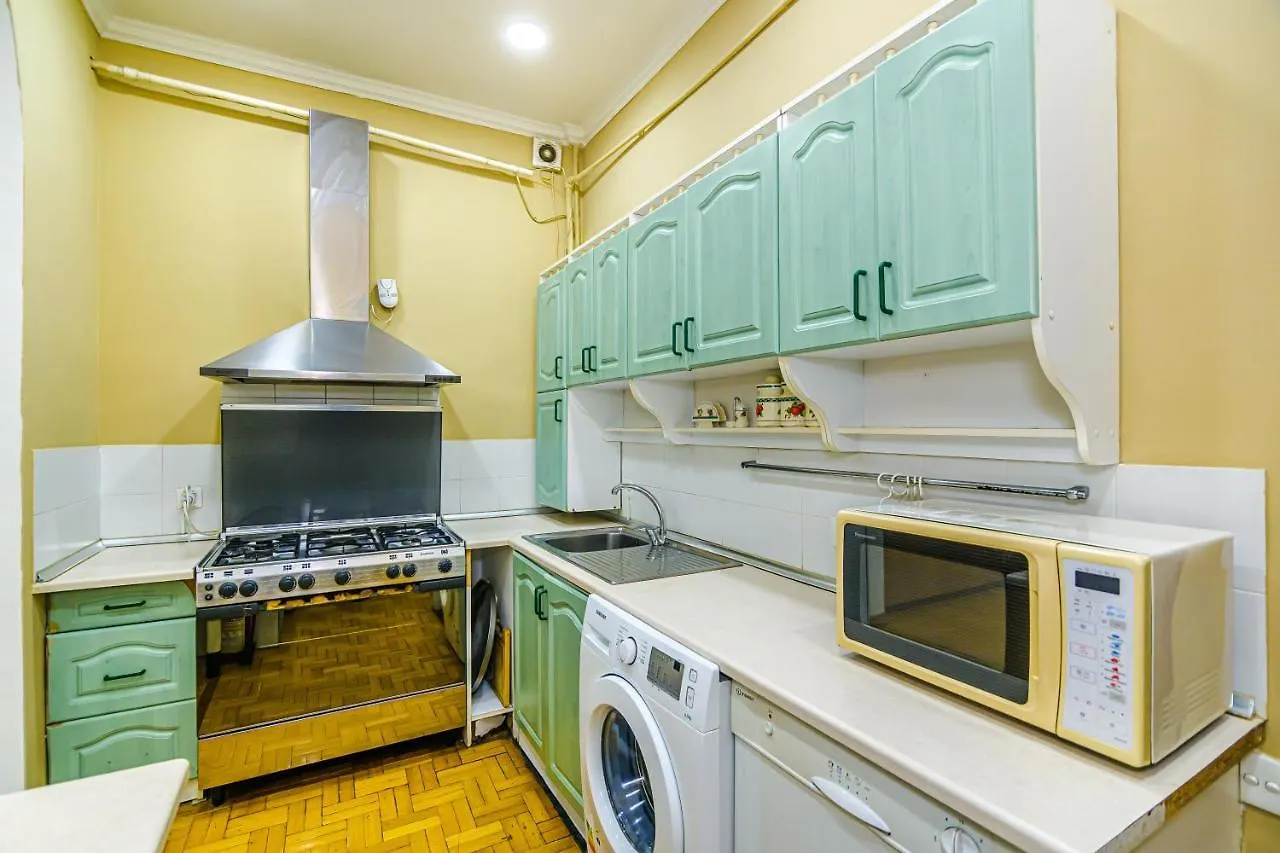 Targovu Nizami Street 4 Room Baku Apartment