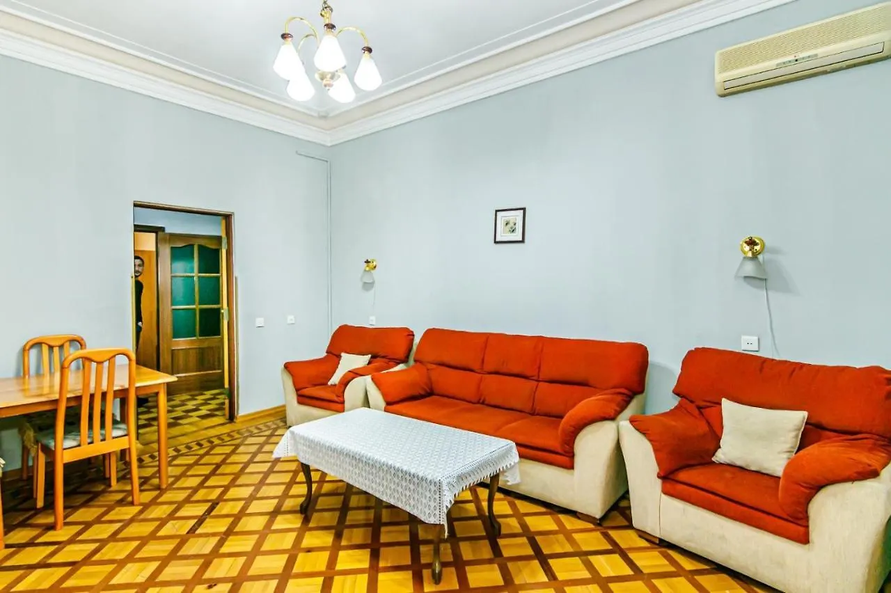 Targovu Nizami Street 4 Room Baku Apartment